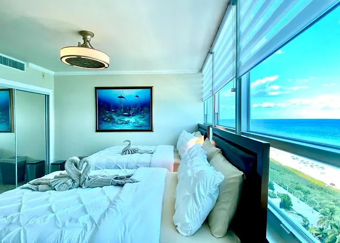 Large Luxurious Direct Ocean Front Penthouse Or Deluxe One Bedroom Ocean Front Condo-Free Parking