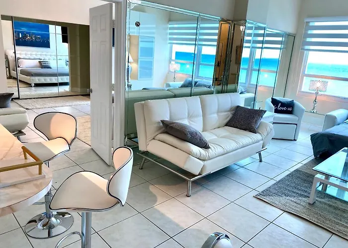Large Luxurious Direct Ocean Front Penthouse Or Deluxe One Bedroom Ocean Front Condo-Free Parking