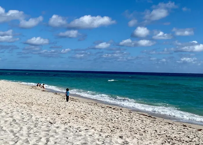 Large Luxurious Direct Ocean Front Penthouse Or Deluxe One Bedroom Ocean Front Condo-Free Parking
